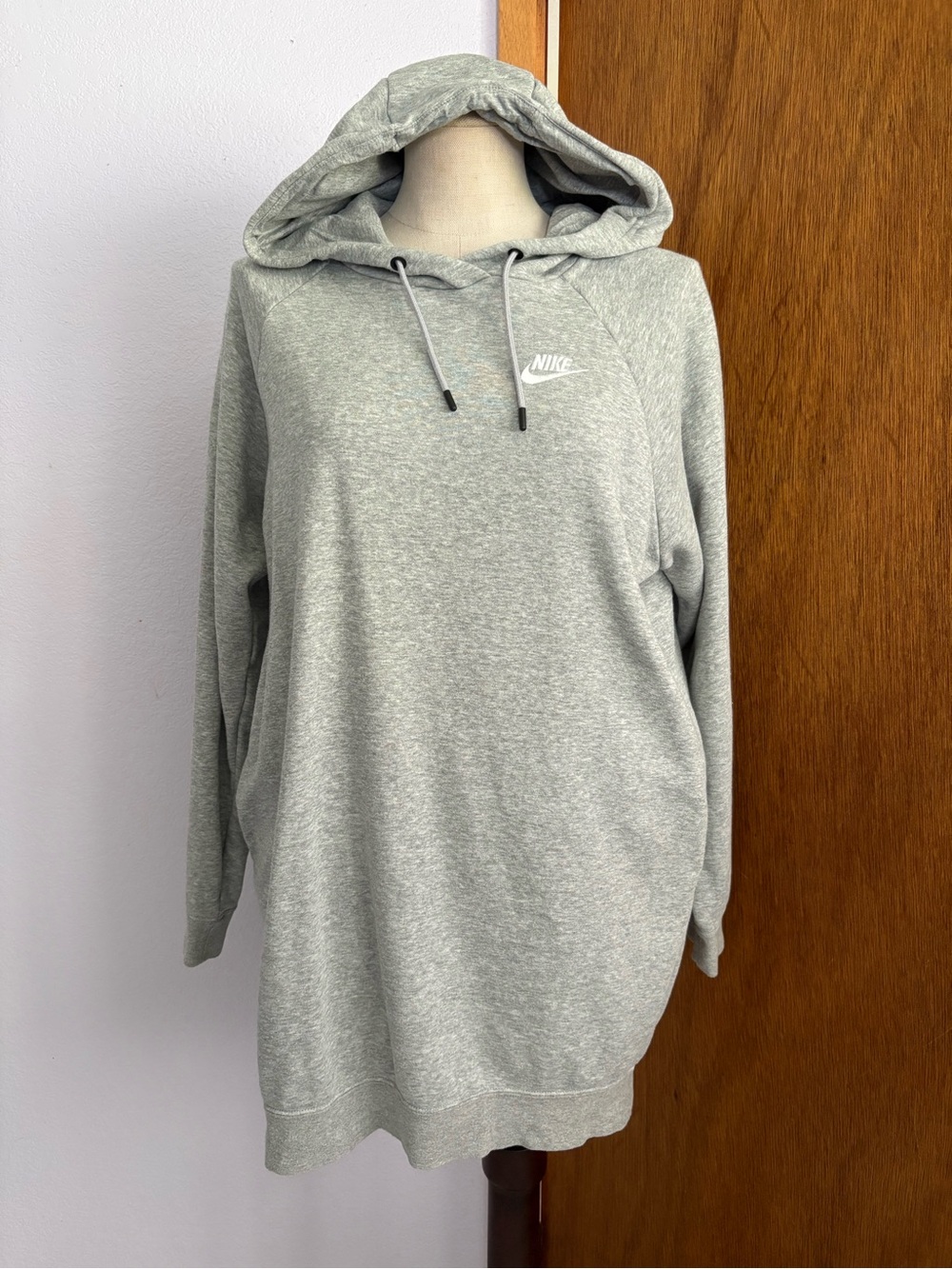 NIKE sz S Gray Essential Fleece Hooded Dress Pullover Long Sleeve BV9239